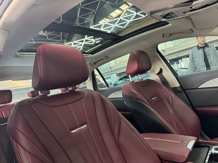 Фото 8 - Hongqi H5