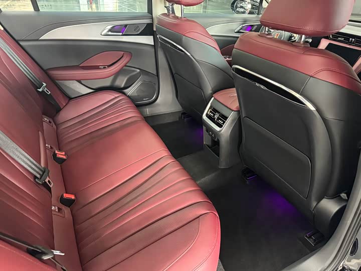 Фото 9 - Hongqi H5