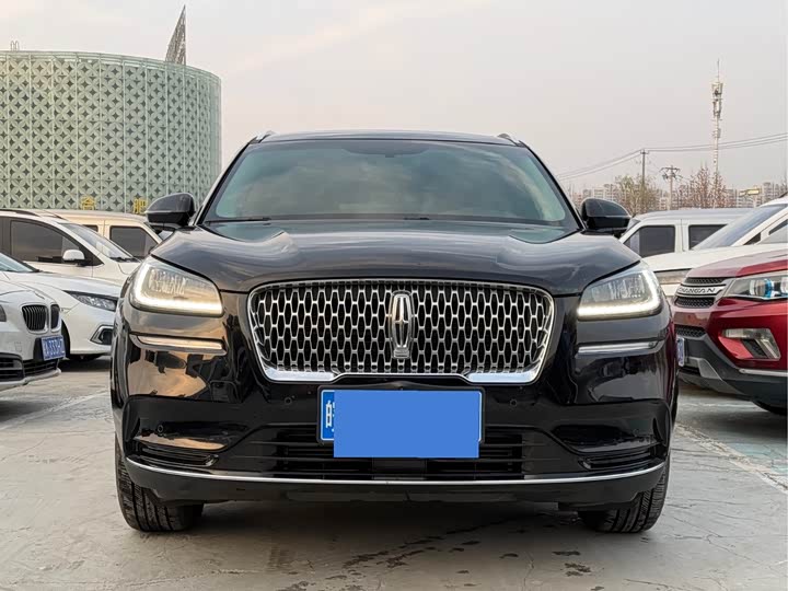 Фото 2 - Lincoln Corsair