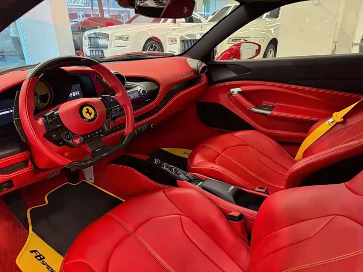 Фото 2 - Ferrari F8