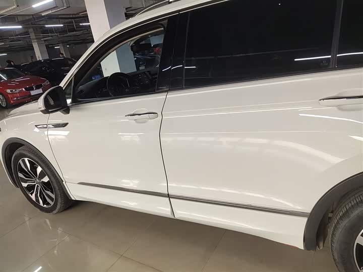 Фото 5 - Volkswagen Tiguan L Pro