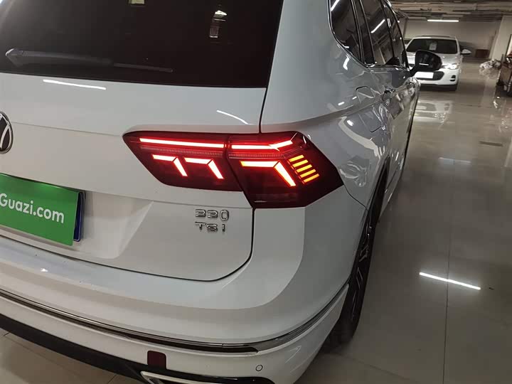 Фото 8 - Volkswagen Tiguan L Pro