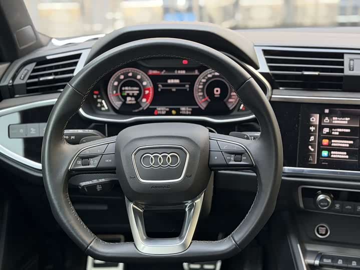 Фото 8 - Audi Q3