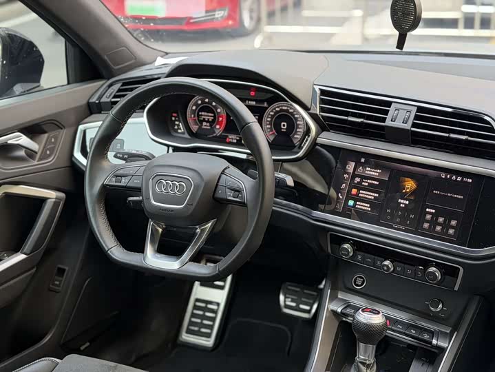 Фото 9 - Audi Q3