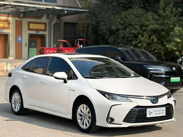 Фото 3 - Toyota Corolla