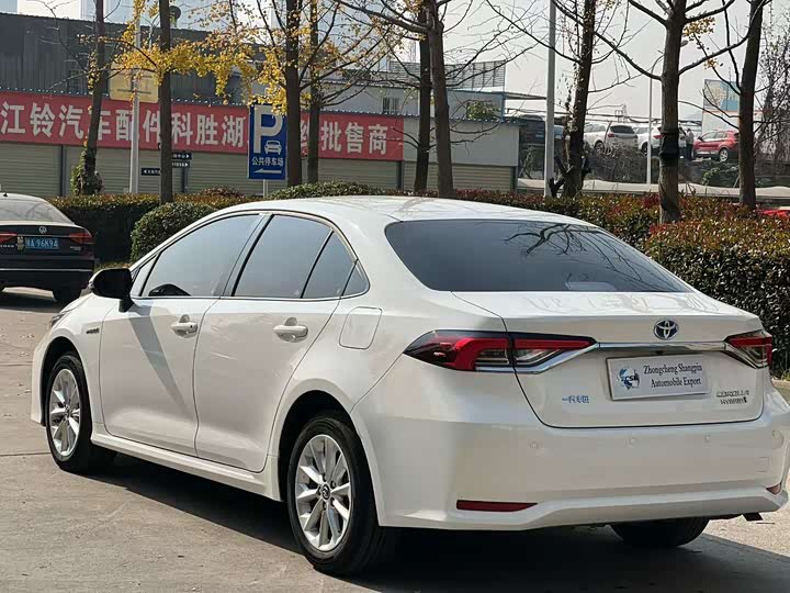 Фото 7 - Toyota Corolla