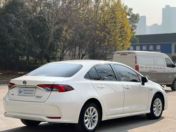 Фото 9 - Toyota Corolla