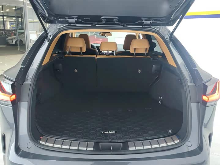 Фото 4 - Lexus NX