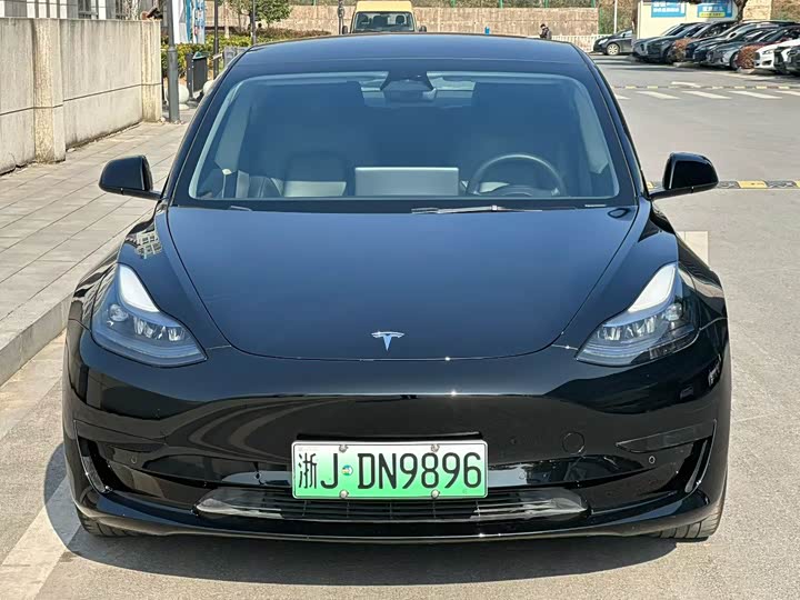 Фото 1 - Tesla Model 3