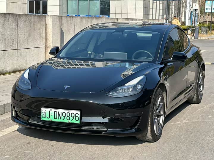 Фото 2 - Tesla Model 3