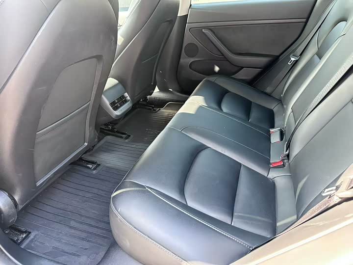 Фото 4 - Tesla Model 3