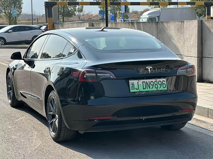 Фото 6 - Tesla Model 3