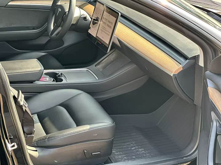 Фото 7 - Tesla Model 3