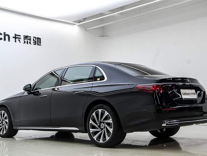 Фото 7 - Mercedes-Benz E-Class