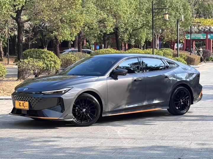 Фото 1 - Changan UNI-V