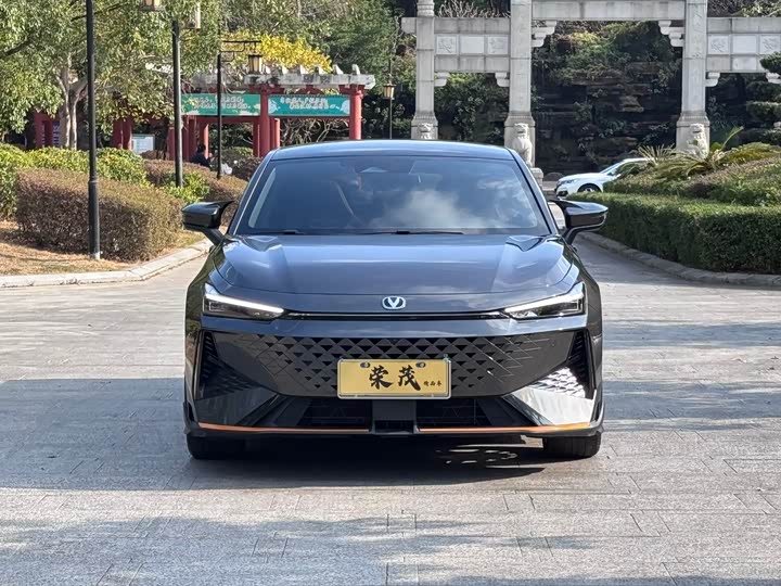 Фото 2 - Changan UNI-V