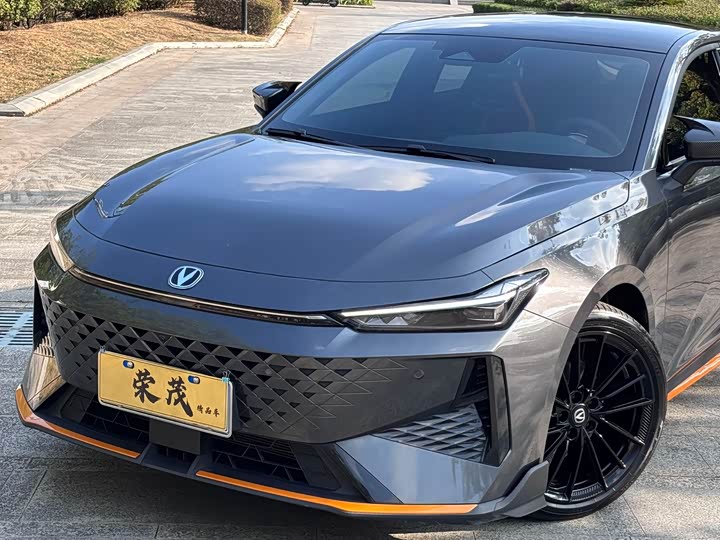 Фото 8 - Changan UNI-V