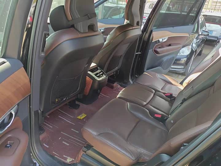 Фото 5 - Volvo XC90