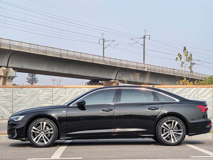 Фото 4 - Audi A6L