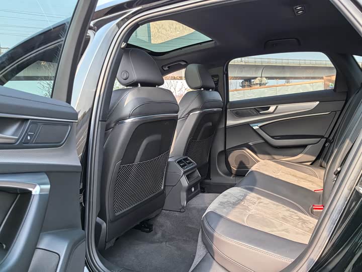 Фото 8 - Audi A6L