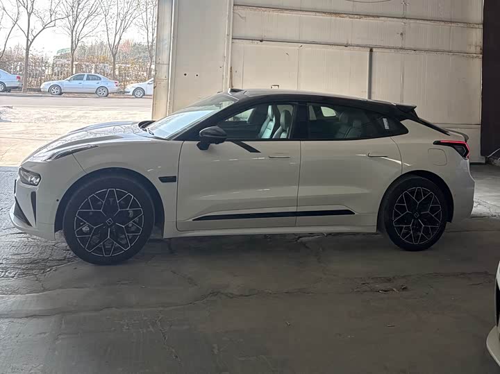 Фото 3 - Zeekr 001