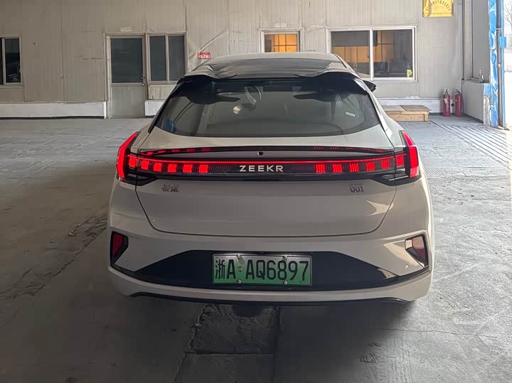 Фото 4 - Zeekr 001