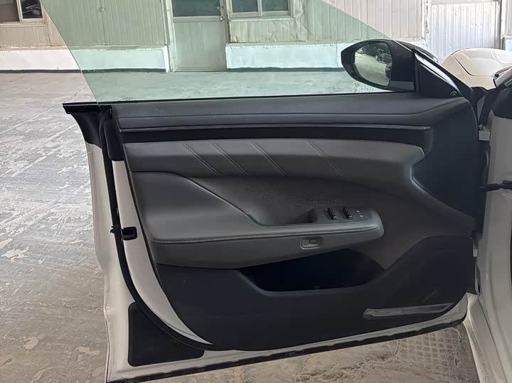 Фото 8 - Zeekr 001