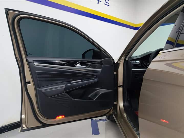 Фото 7 - Volkswagen Passat