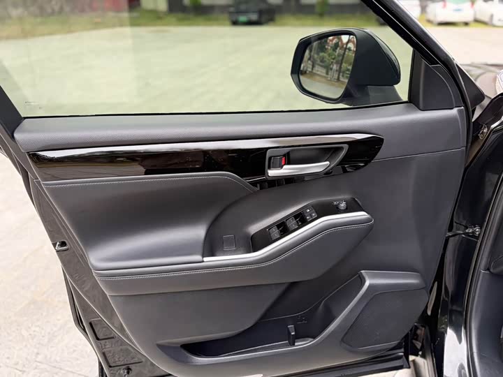 Фото 4 - Toyota Highlander