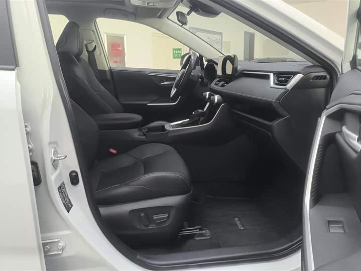 Фото 8 - Toyota Wildlander