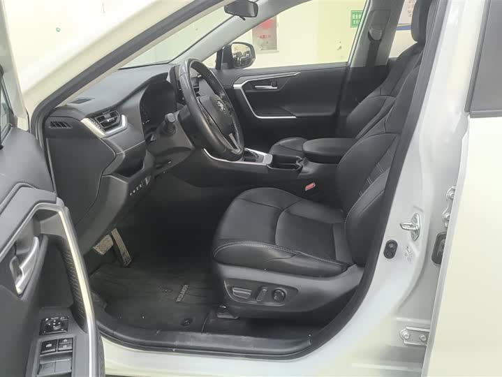 Фото 9 - Toyota Wildlander