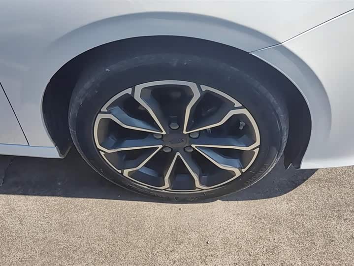 Фото 6 - Geely Binrui