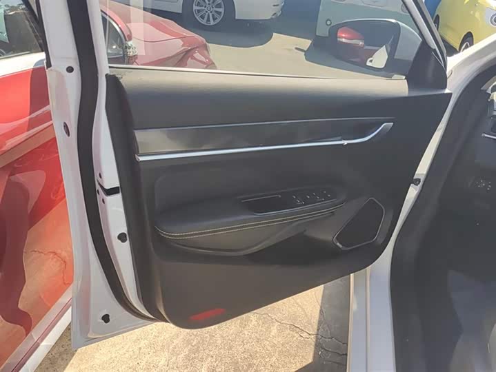 Фото 7 - Geely Binrui