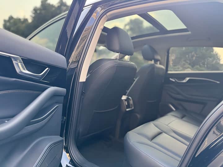 Фото 7 - Bestune B70