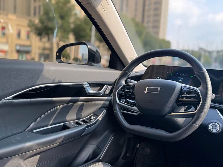 Фото 8 - Bestune B70