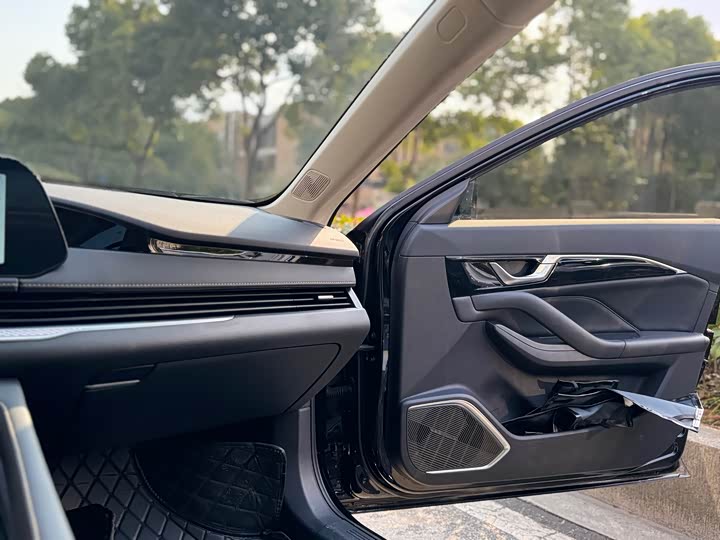 Фото 9 - Bestune B70