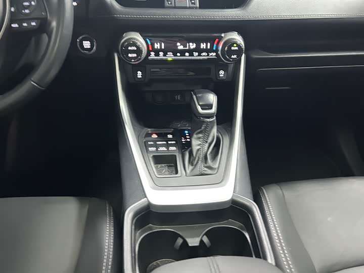 Фото 6 - Toyota Wildlander