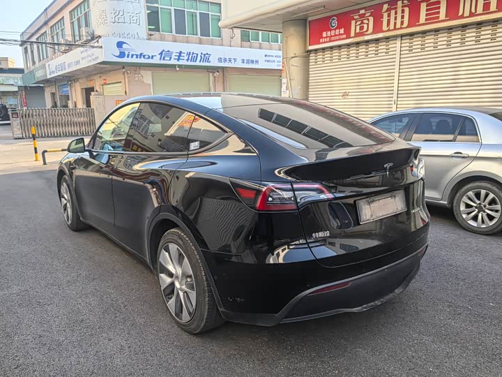 Фото 8 - Tesla Model Y