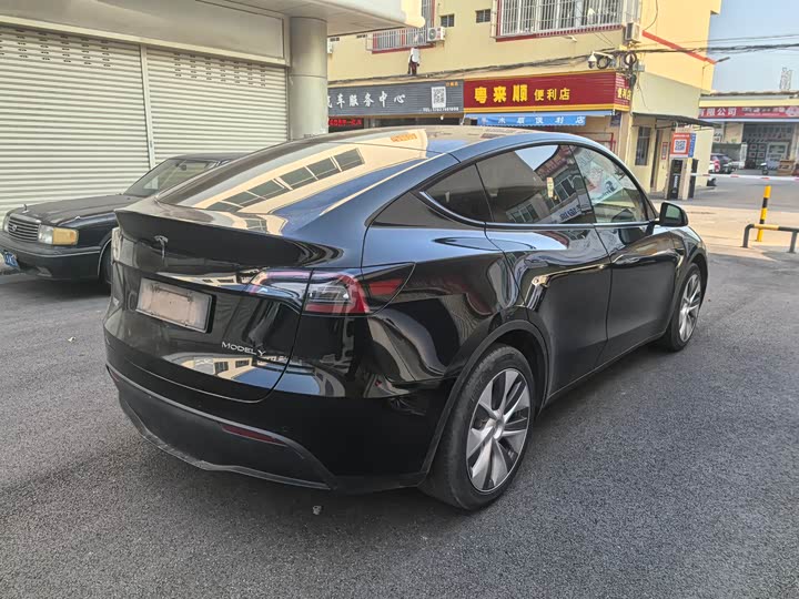 Фото 9 - Tesla Model Y