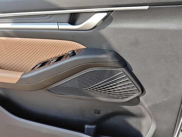 Фото 7 - Geely Emgrand