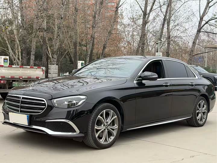 Фото 1 - Mercedes-Benz E-Class