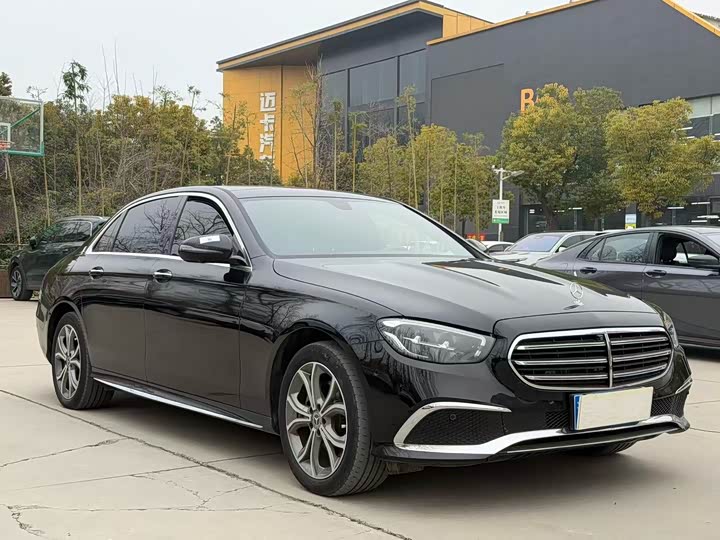 Фото 3 - Mercedes-Benz E-Class