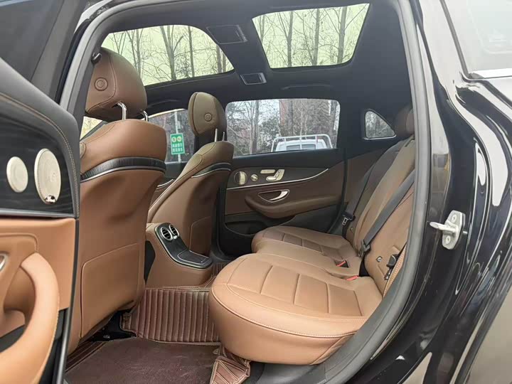 Фото 6 - Mercedes-Benz E-Class