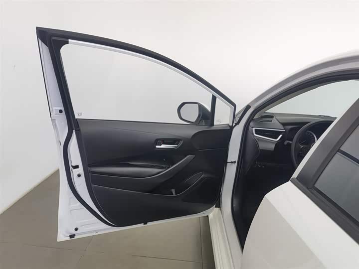 Фото 8 - Toyota Corolla