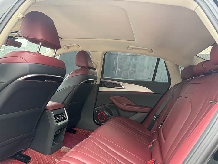 Фото 8 - Hongqi H5