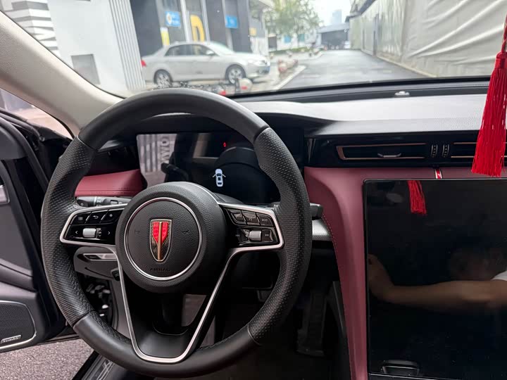 Фото 6 - Hongqi H5