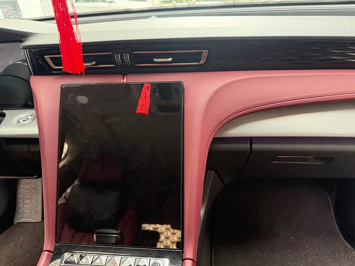 Фото 7 - Hongqi H5