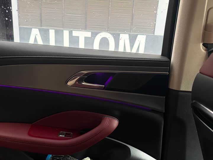 Фото 8 - Hongqi H5