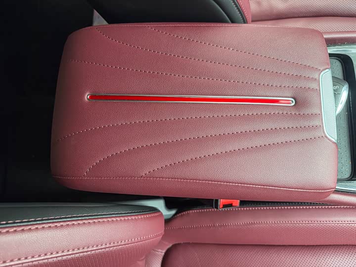 Фото 9 - Hongqi H5