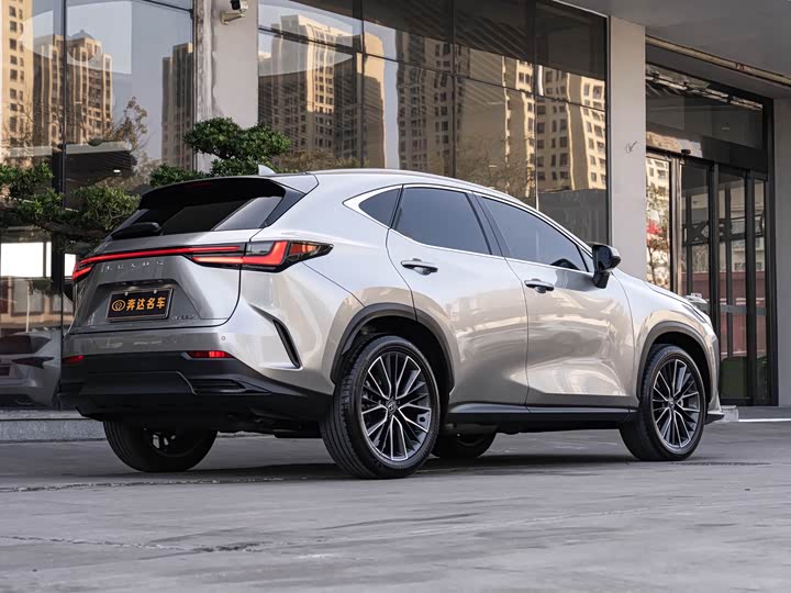 Фото 3 - Lexus NX
